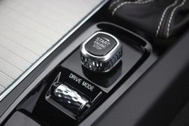 2017 MY18 Volvo XC60 UZ D5 R-Design Wagon