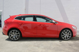 2017 Volvo V40 M Series T5 R-Design Hatchback