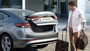 Elantra Hands-free smart boot