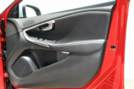 2017 Volvo V40 M Series T5 R-Design Hatchback