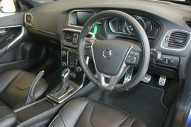 2017 Volvo V40 M Series T5 R-Design Hatchback