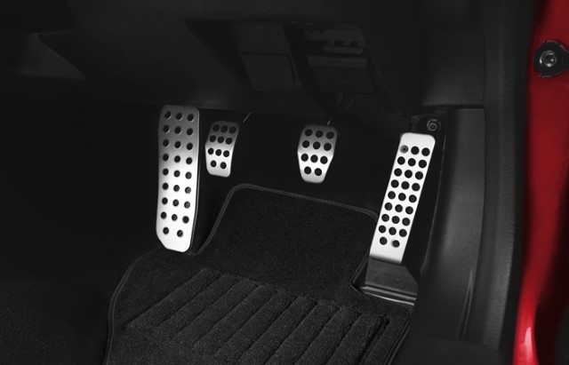 <img src="Manual Alloy Pedal Covers
