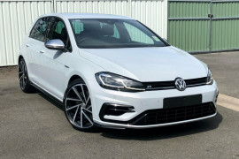 Volkswagen Golf R 7.5