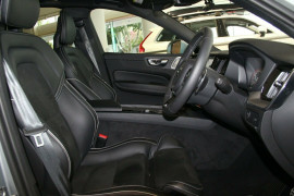 2017 MY18 Volvo XC60 UZ D5 R-Design Wagon