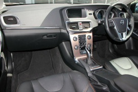 2016 MY17 Volvo V40 Cross Country M Series D4 Inscription Hatchback