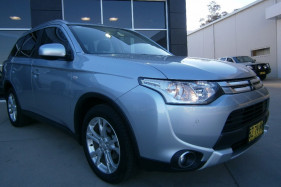 Mitsubishi Outlander ES ZJ MY14.5