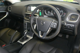 2016 MY17 Volvo V40 M Series T4 Inscription Hatchback
