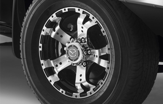 <img src="17" 5-Spoke Alloy Wheel