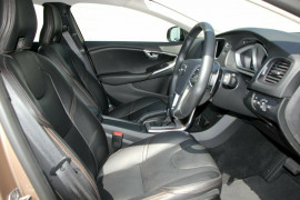 2016 MY17 Volvo V40 Cross Country M Series D4 Inscription Hatchback