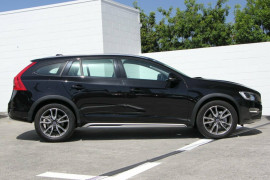 2016 Volvo V60 Cross Country D4 Luxury Wagon