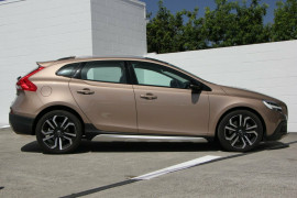 2016 MY17 Volvo V40 Cross Country M Series D4 Inscription Hatchback