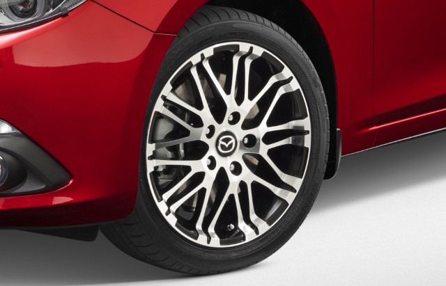 <img src="16-Inch Multi-Spoke Alloy Wheel