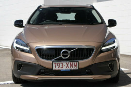 2016 MY17 Volvo V40 Cross Country M Series D4 Inscription Hatchback