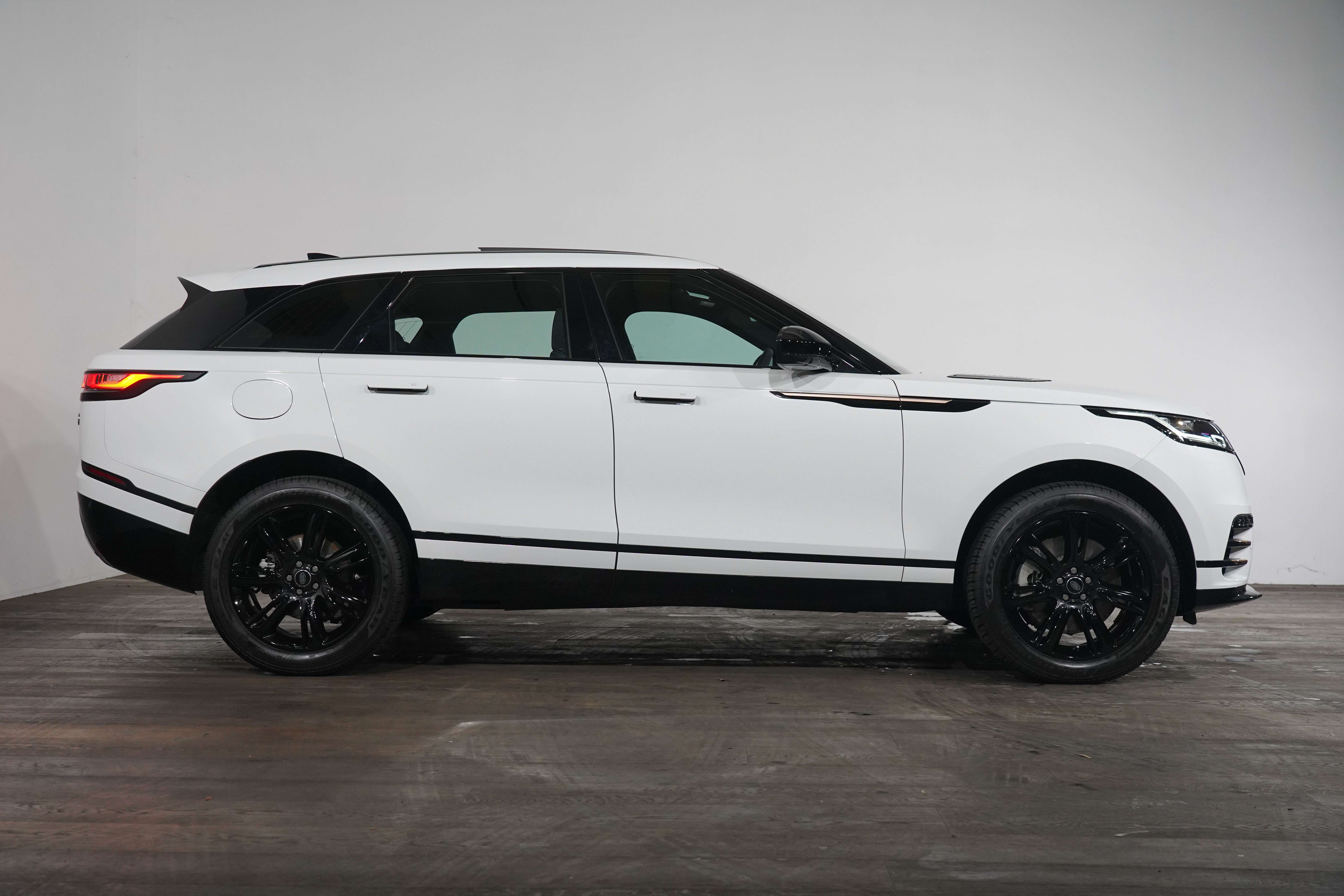 Used 2023 Land Rover Range Rover Velar Velar P400 R Dynamic Se 294kw