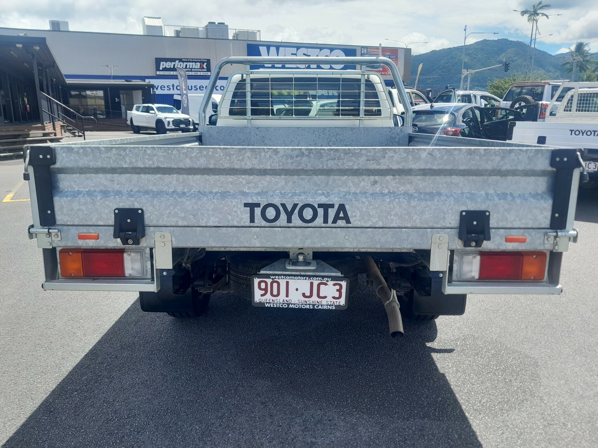 2018 Toyota Hilux GUN122R Workmate 4x2 Cab Chassis Image 6