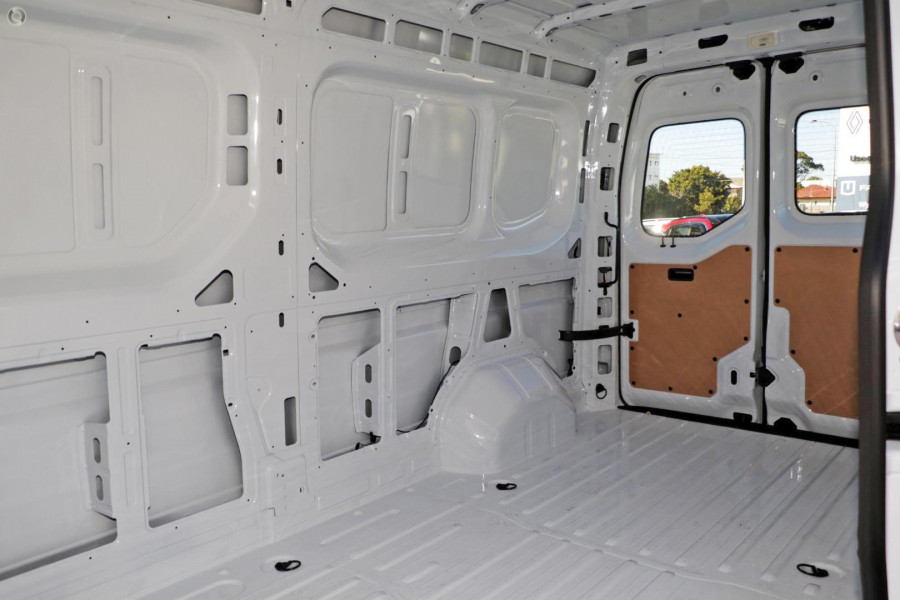 2026 Renault Master XDD  Van Image 10