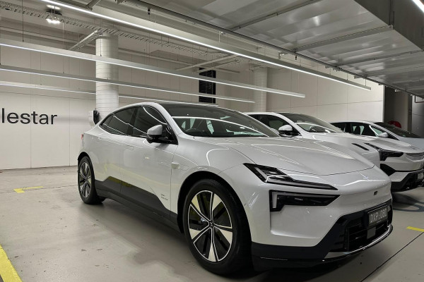 2025 Polestar 4  Long range Single motor Coupe Image 1