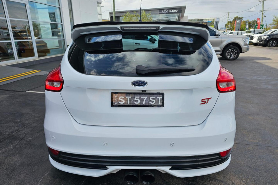 2017 Ford Focus LZ ST Hatch Image 8