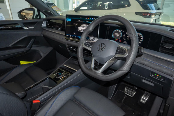 2025 MY26 Volkswagen Tayron R4 195TSI R-Line SUV Image 8