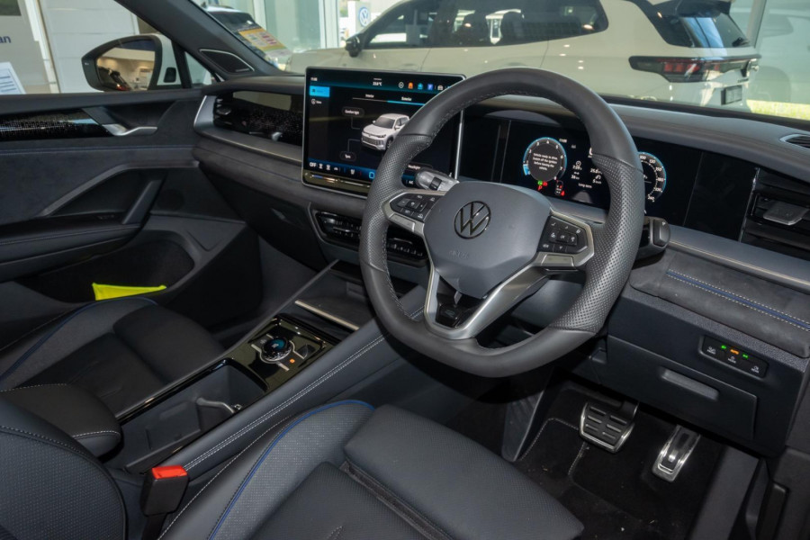 2025 MY26 Volkswagen Tayron R4 195TSI R-Line SUV Image 8