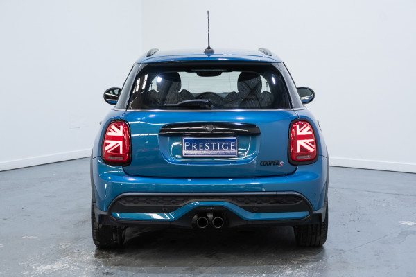 2023 MINI Cooper S Classic Hatch Image 9