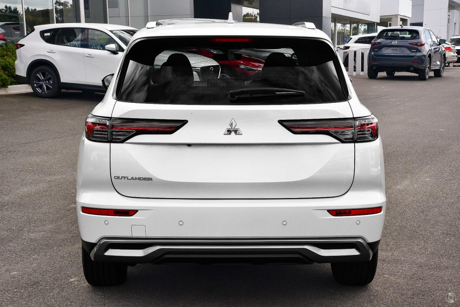 2026 Mitsubishi Outlander ZM LS SUV Image 3