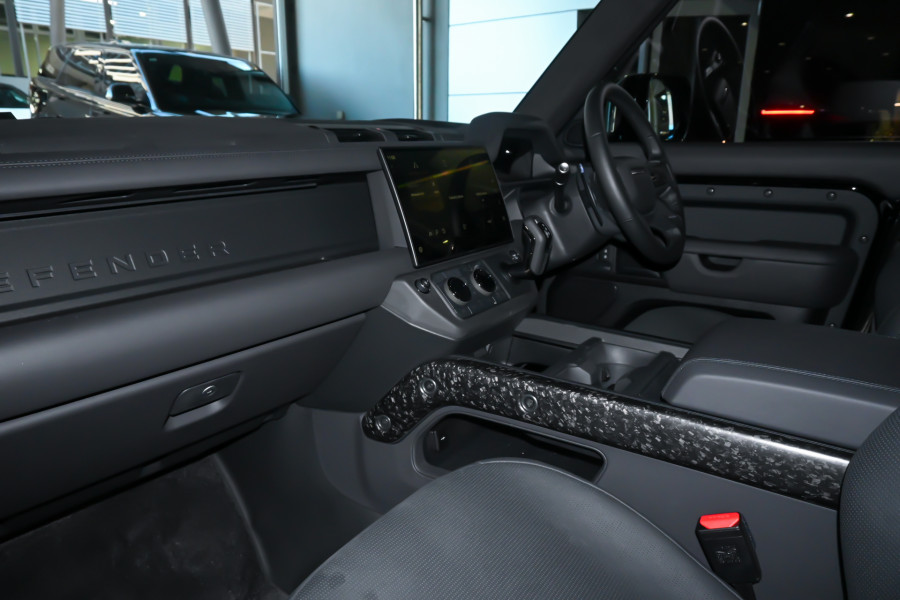 2026 Land Rover Defender L663 110 P635 OCTA Black SUV
