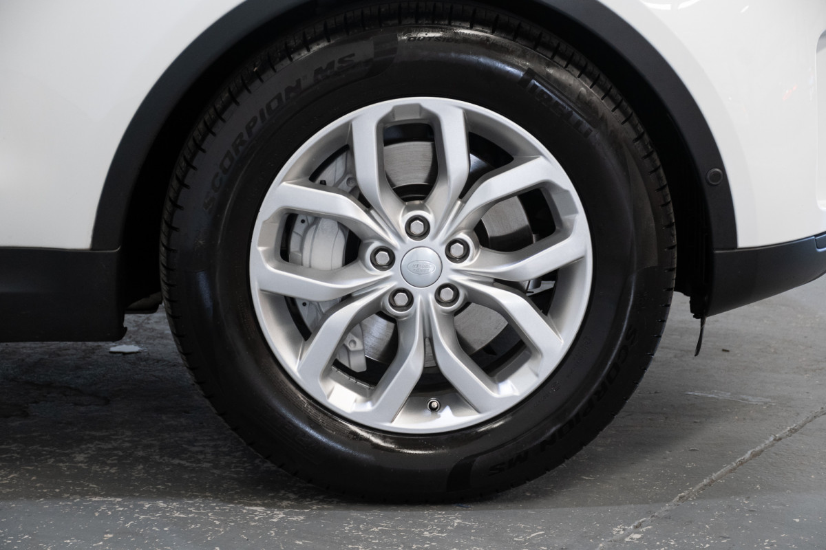 2019 Land Rover Discovery Series 5 SE SUV
