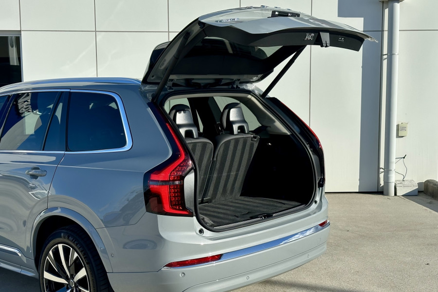 2025 Volvo XC90 L Series Ultra B5 Bright SUV Image 8