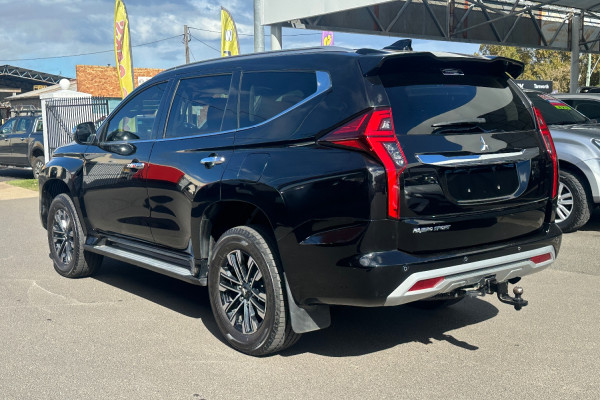 2020 Mitsubishi Pajero Sport QE GLS SUV Image 5