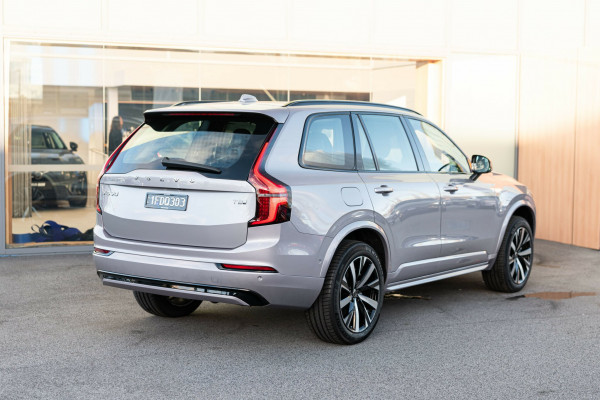 2025 MY26 Volvo XC90 L Series Plus T8 Plug-in Hybrid Dark SUV Image 2