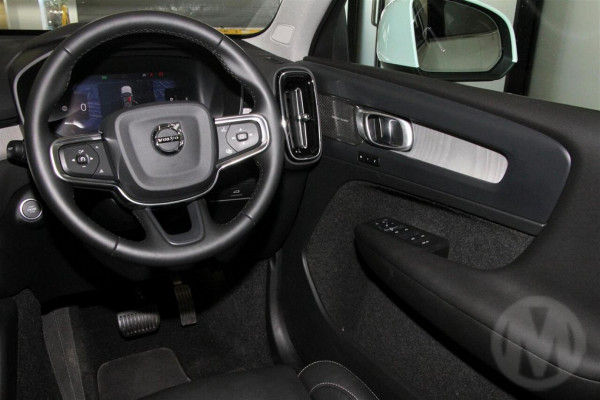 2026 Volvo XC40 XZ Ultra B4 Bright SUV Image 7