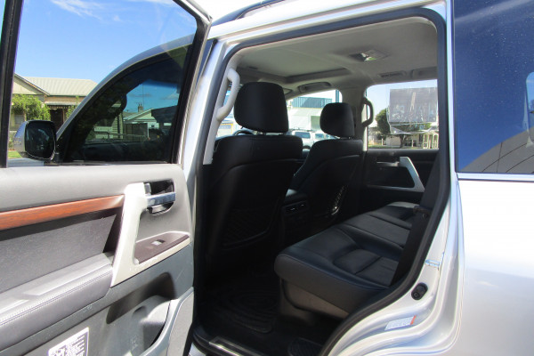 2020 Toyota LandCruiser VDJ200R VX SUV Image 19