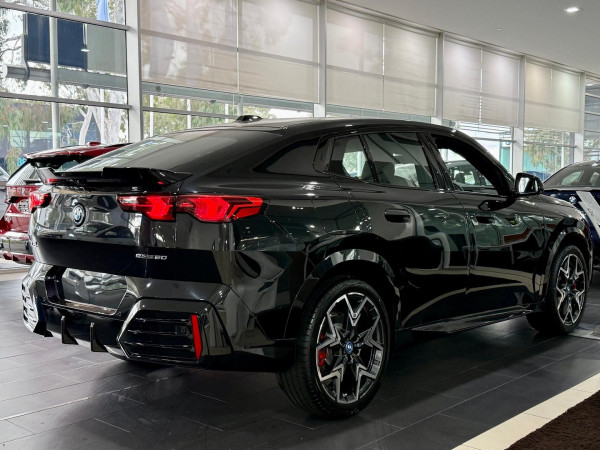 2024 BMW iX2 U10 eDrive20 M Sport SUV image 3