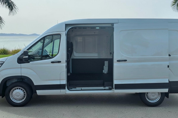 2025 LDV Deliver 9  Mid Roof LWB Van Image 7