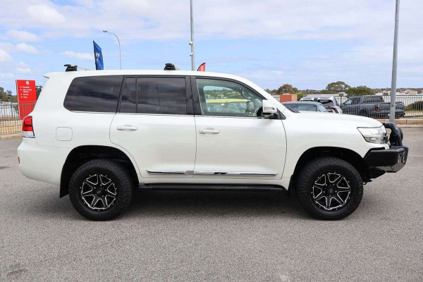 2016 Toyota LandCruiser VDJ200R Sahara SUV Image 3