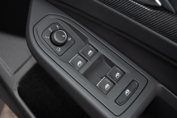 2025 MY26 Volkswagen Golf 8.5 110TSI R-Line Hatch Image 10