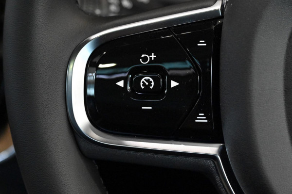 2026 Volvo XC60 UZ Ultra B5 Dark SUV Image 16