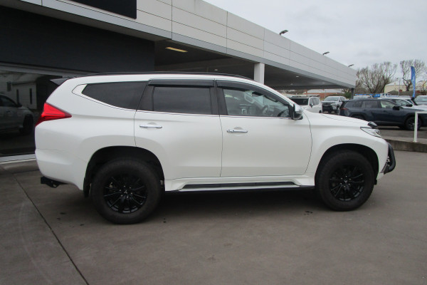 2019 Mitsubishi Pajero Sport QE Black Edition SUV Image 6