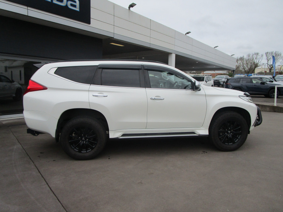 2019 Mitsubishi Pajero Sport QE Black Edition SUV Image 6