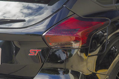 2017 Ford Focus LZ ST Hatch Image 3
