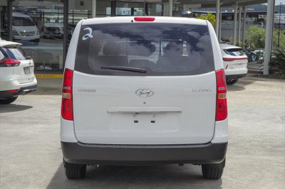 2017 Hyundai iLoad TQ3-V Series II  Van Image 4