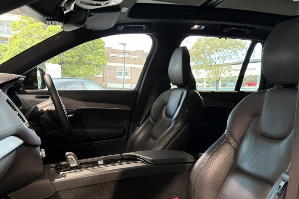 2022 Volvo XC90 L Series Recharge Plug-In Hybrid SUV Image 5
