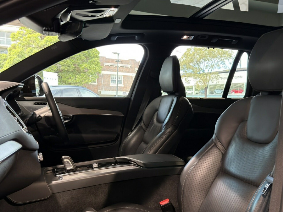 2022 Volvo XC90 L Series Recharge Plug-In Hybrid SUV Image 5