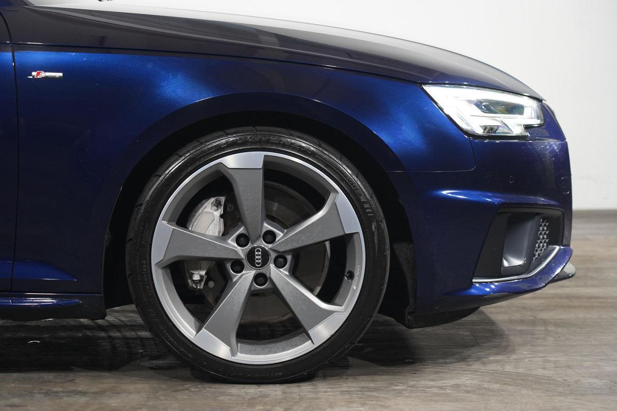 2020 Audi A4 45 Tfsi Quattro S Tronic Sport Sedan Image 5