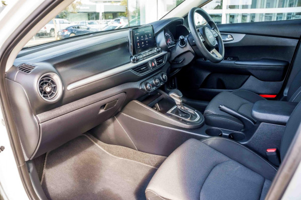 2023 Kia Cerato BD S Hatch Image 6
