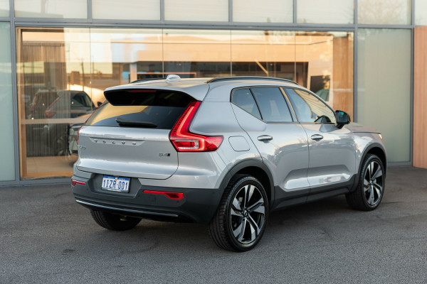 2024 MY25 Volvo XC40 XZ Ultra B4 Dark SUV Image 2