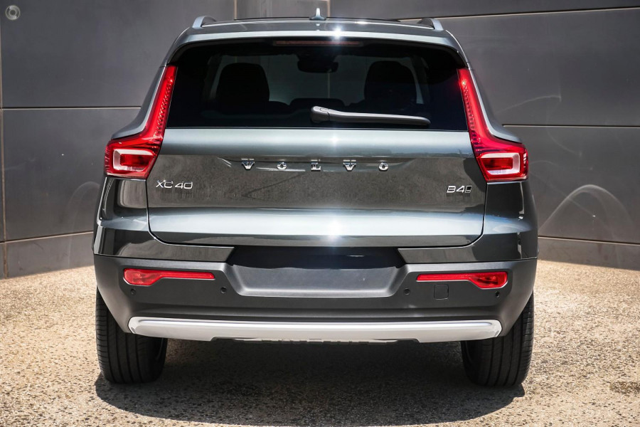 2025 MY26 Volvo XC40 XZ Ultra B4 Bright SUV Image 3