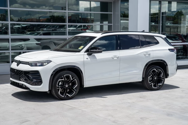 2025 Volkswagen Tayron R4 195TSI R-Line SUV Image 3