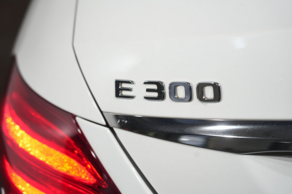 2017 Mercedes-Benz E-Class E300 Sedan image 9